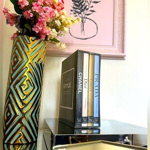 Little Guides to Style: The Story of Four Iconic Fashion Houses Book set vol 17